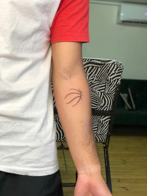 Basketball Ball Tattoo Design, Nba Tattoo Ideas, Basketball Aesthetic Tattoo, Basketball Tattoos Ideas For Women, Small Basketball Tattoos, Basketball Tattoos For Men Ideas, Basketball Tattoo Design, Basketball Tattoo Ideas, Nba Tattoo