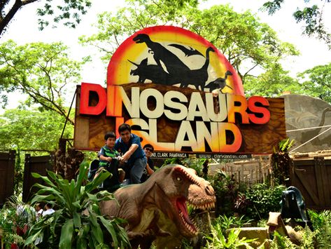 Have a Jurassic World experience in this fun theme park Dinosaur Theme Park, Dancing Dinosaur, Dinosaur Movie, Dinosaur Park, Old School Cartoons, School Field Trip, World Movies, Island Park, Safari Adventure