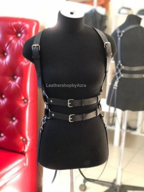 looking cute and hot is my way of life. Harness Plus Size, Body Harness Outfits, Gothic Harness, Harness Outfit, Waist Belt Women, Harness Fashion, Chest Harness, Belt Top, Body Top