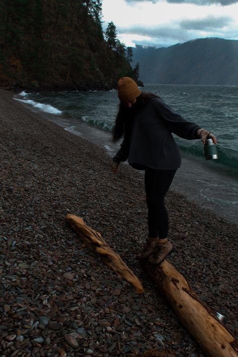 Pnw Grunge Aesthetic, Granola Vibes Aesthetic, Pnw Coast Outfit, Pnw Hiking Aesthetic, Pnw Forest Aesthetic, Pacific Coast Aesthetic, Try New Things Aesthetic, Pnw Fall Aesthetic, Pnw Aesthetic Home