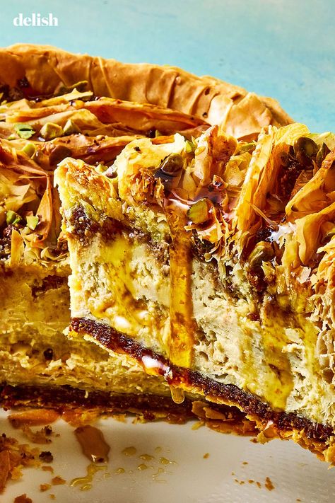 Baklava Pie, Mini Thanksgiving Desserts, Thanksgiving Desserts Pumpkin, Halva Recipe, Turkey Cake, Baklava Cheesecake, Thanksgiving Desserts Table, Pumpkin Bread Pudding, Dump Cake Pumpkin