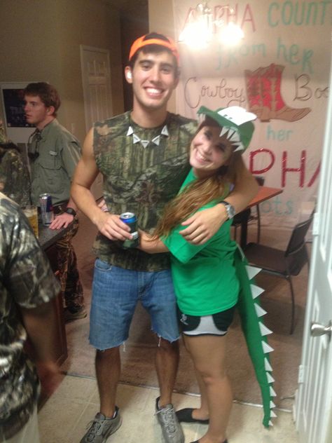 Gator costume with an alligator hunter! All handmade! Alligator Costume, Crocodile Costume, Animal Head Decor, Hunter Costume, School Costume, Frog Princess, Costume Women, Swim Team, Halloween 2018