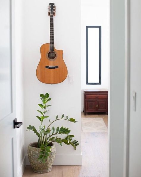 Modern Bohemian Dream Home — Allison Richter Photography White Bedroom Minimal, Maddys Room, Minimal Bedroom Decor, Guitar Hook, Classy Living Room, Sky City, Dream Master, Minimal Bedroom, Guitar Wall