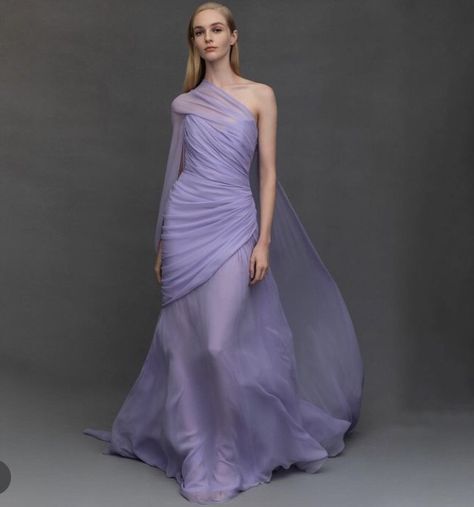 Lilac Dress Formal, Lilac Gown, Lavender Colour, Colour Fashion, Color Lavanda, Lilac Wedding, Purple Outfits, Fashion Runway, Lilac Dress