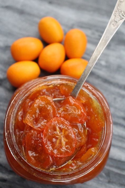 Kumquat Jam Kumquat Marmalade Recipes, Kumquat Jam, Marajuana Recipes, Bienenstich Recipe, Kumquat Recipes, Low Sugar Jam, Cannelloni Recipes, Orange Jam, Marmalade Recipe