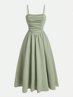 Simple Grad Dresses Grade 8, Dresses For Teenagers Formal, Outfits For A Quinceanera Guest, Middle School Dance Dresses 6th Grade, Cute Dress Aesthetic, Cute Green Dresses, Aesthetic Green Dress, Cute Dance Dresses