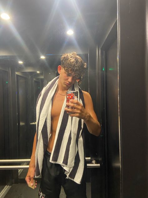 Tan brunette boy man handsome rich scandinavian hot curly tall 😆 Tall Brunette Boy, Curly Brunette Boy, Brunette Boy, Tan Brunette, Tall Boys, Teenage Boys, Football, Lifestyle, Quick Saves