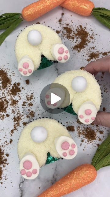 Rachel Lindsay on Instagram: "🐰Turning cupcakes into… Bunny butts 🐰

Shaping cupcakes using marbles #bakinghacks 🩷

Fill your liners half full.
Use marbles to shape your liners.
Bake and cool.
Use tip 1A to pipe buttercream in the shape of a bunny butt 🐰🩷
Press into desiccated coconut 🥥
Cut marshmallows in half for the feet and pink candy melts for the pads 💗
I used white chocolate balls for the tail 🐇

#cupcake #bunnybutt #easterbaking #cutebaking #cakedecorating #cakedbyrach #cakeartist" White Chocolate Balls, Bunny Desserts, Bunny Butts, Easter Bunny Cupcakes, Lollipop Cake, Easter Dishes, Bunny Cupcakes, Chocolate Balls, Desiccated Coconut