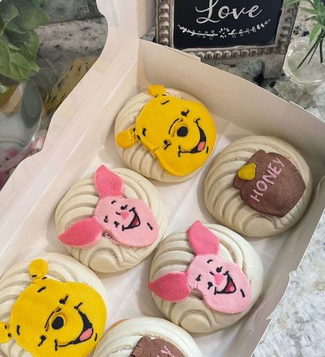 Conchas Pan, Happy Stuff, Strawberry Decorations, Sweet Breads, 1st Year, Baby Shower Fun, Sweet Snacks, Winnie The Pooh, Delicious Desserts