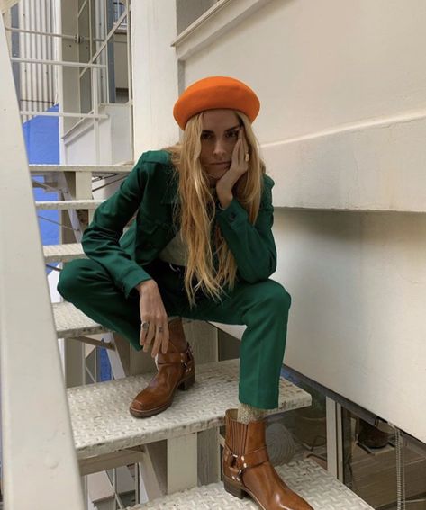 Orange Beret, Beret Outfit, Celebrity Style Inspiration, Glad Rags, Colourful Outfits, Daily Outfits, Daily Fashion, Women's Boots, Suits For Women