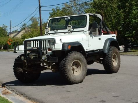 TJ flares on a YJ is a cheap way to gain clearance for bigger tires. Yj Jeep Ideas, Jeeps Wrangler, Backyard Accessories, Yj Wrangler, Custom Lifted Trucks, Cj Jeep, Trucks Lifted Diesel, Jeep Mods, Jeep Ideas