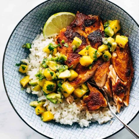 Barbecue Salmon, Salmon Bowls, Mango Salsa Salmon, Avocado Salsa Recipe, Bbq Salmon, Pinch Of Yum, Mango Avocado Salsa, Mango Avocado, Salmon Bowl