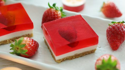 Jelly Cheesecake Recipe Jelly Cheesecake, Jello Cheesecake, Make Cheesecake, Jelly Hearts, Mini Pastries, Strawberry Jelly, Strawberry Jello, How To Make Cheesecake, Cheesecake Cupcakes