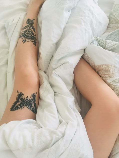 Womens Traditional Leg Tattoos, Girl Shin Tattoo, Traditional Tattoos Leg Women, Traditional Shin Tattoos For Women, Shin Tattoo Women, Shin Tattoo Traditional, Butterfly Knee Tattoos Women, Over The Knee Tattoos Women, Leg Tattoos Traditional