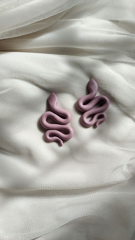 Clay For Beginners Ideas, Snake Clay Earrings, Clay Ideas Snake, Snake Ceramics, Clay Snake Earrings, Air Dry Clay Earrings, Ceramic Snake, Craft Night Projects, Iphone Ringtone