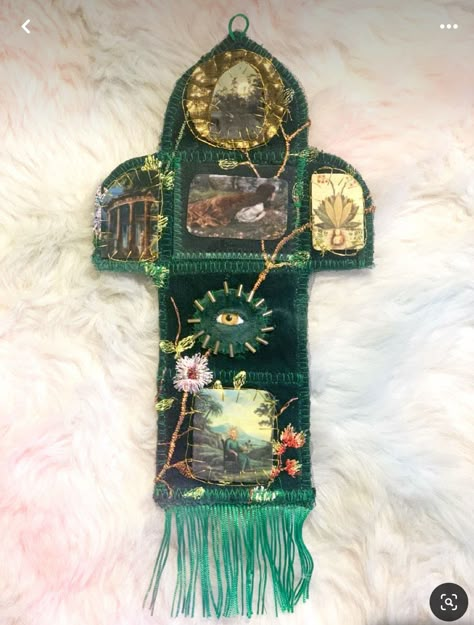 Pocket Shrine Pattern, Tarot Card Holder Diy, Pocket Shrine Catholic, Pocket Shrine Diy, Hidden Altar, Shrines And Altars Ideas, Mini Shrine, Healing Crafts, Ritual Spells