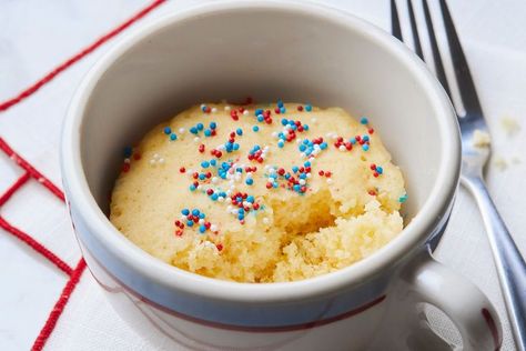 Cake For One Recipe, Microwave Dessert, Cake In A Mug, Vanilla Mug Cakes, Hungry Girl Recipes, Microwave Cake, Recipe Builder, Mug Cake Microwave, Pumpkin Custard