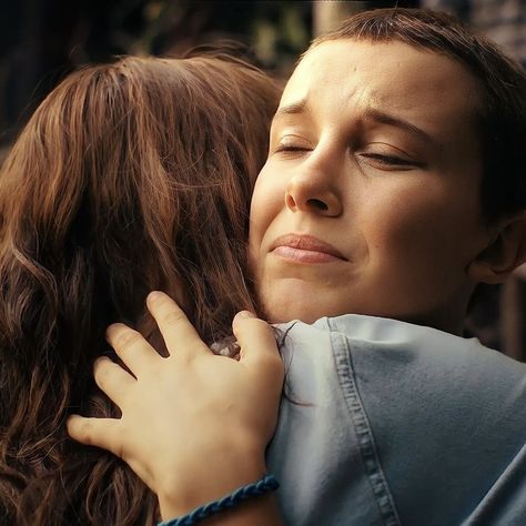 Eleven And Joyce, Joyce And Eleven, Joyce Stranger Things, Eleven Stranger Things, Millie Bobby Brown, Bobby Brown, Stranger Things