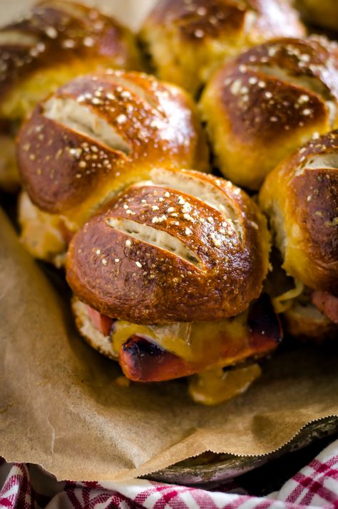 Bratwurst Sliders with Beer Cheese and Beer Braised Onions - Host The Toast Bratwurst Sandwich Recipes, Jalapeno Cheddar Bratwurst Recipes, Bratwurst Sliders, Gameday Foods, Braised Onions, German Snacks, Beer Bratwurst, Brats Recipes, Pretzel Buns