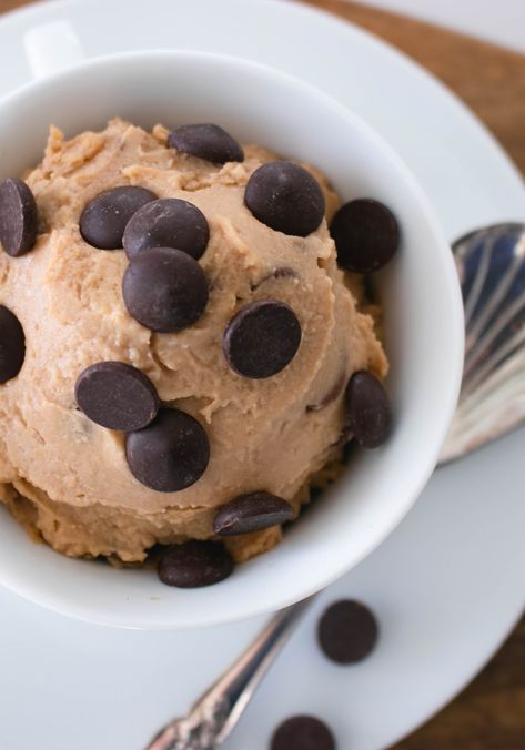 Vegan, no-bake Healthy Chickpea Cookie Dough recipe is a great alternative for those cookie dough cravings. Healthy Edible Cookie Dough Recipe, Cookie Dough Dip Healthy, Cookie Dough For One, Chickpea Cookie Dough, Small Batch Cookies, Chickpea Cookies, Cookie Dough To Eat, Edible Cookie Dough Recipe, Protein Cookie Dough