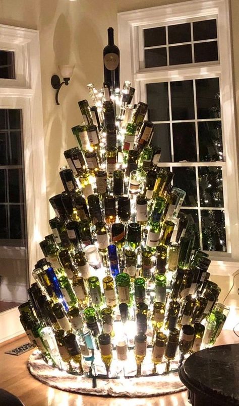 creative christmas tree ideas // wine bottles Wine Themed Christmas Tree, Wine Bottle Tree, Wine Bottle Christmas Tree, Bottle Christmas Tree, Wine Bottle Christmas, Wine Bottle Trees, Wine Tree, Upside Down Christmas Tree, Custom Wine Bottles