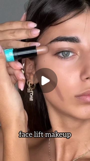 Contour Eyes, Countouring Ideas, What Makeup To Use For Contouring, Eye Contour Makeup, Natural Face Makeup Tutorial, Makeup Guide Face, Make Up Tips And Tricks Hacks, First Date Makeup Ideas, 2024 Makeup Looks