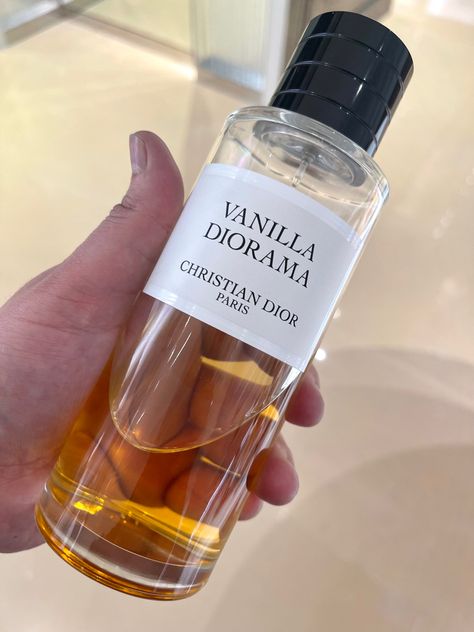 Vanilla Diorama, Shopping Pictures, Luxury Fragrance, Perfume Collection, Rosé Wine Bottle, Wine Bottle, Vanilla, Geek Stuff, Dior