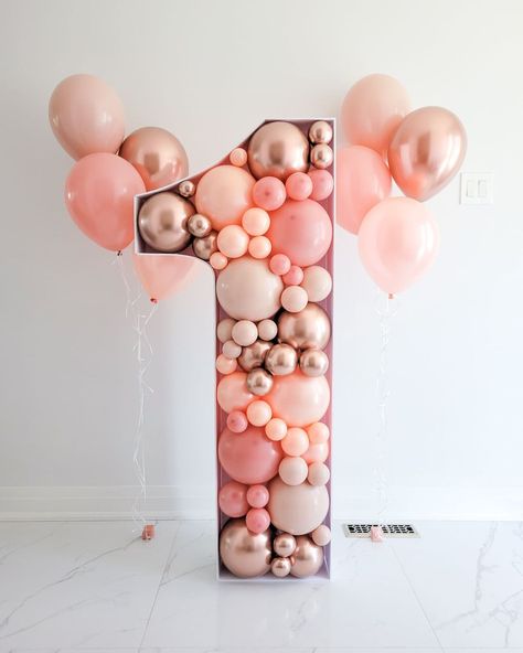 Make It Pop! Decor | Steph on Instagram: “Our 5 ft. tall number 1 balloon mosaic paired with mini helium bouquets 🎈 Love how the colour combo turned out for this one! Each balloon…” 1 Balloon Mosaic, Balloon Flower Decorations, Pop Decor, Number 1 Balloon, Balloon Mosaic, First Birthday Balloons, Onederland Birthday Party, 1 Balloon, Cake Party