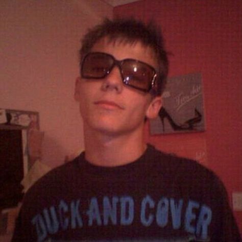 Sassy Louis, Punk Rock Princess, One Direction Humor, Louis Williams, Larry Stylinson, My Boyfriend, Louis Tomlinson, Square Sunglasses Men