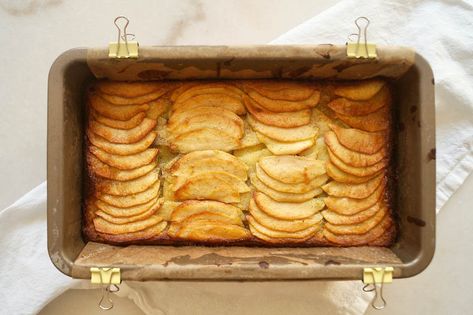 Invisible Apple Cake In A Loaf Pan, Invisible Apple Cake Recipe, Apple Loaf Cake, Fruit Sweets, Apple Cake Recipe, Edible Creations, Custard Cake, Food Network Canada, Rosh Hashana