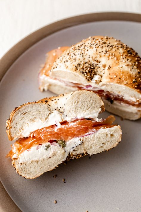 Bagel Cream Cheese Salmon, Smoked Salmon Bagel Breakfast, Bagel With Salmon, Smoked Salmon Bagel Sandwiches, Smoked Salmon Cream Cheese Bagel, Salmon Bagel Sandwich, Salmon Bagel Breakfast, Salmon Cream Cheese Bagel, Bagels Sandwich