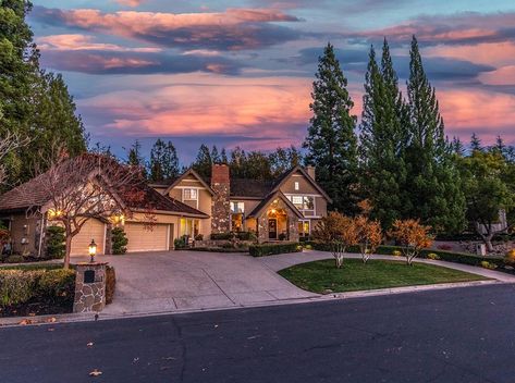 Club Lifestyle, Gallery Lighting, Circular Driveway, Home Magazine, East Bay, House And Home Magazine, Luxury Property, Land For Sale, Early Spring