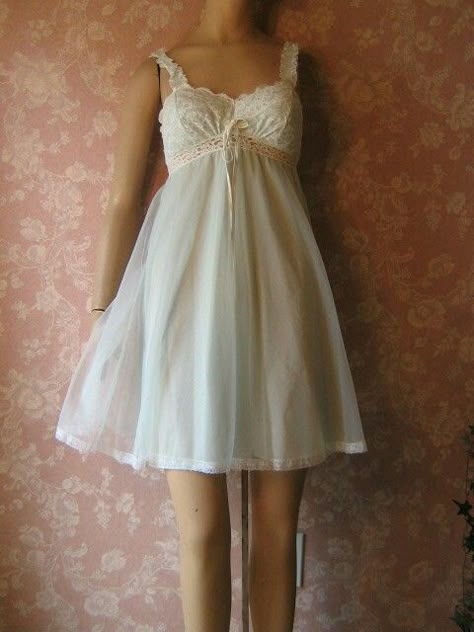 Babydoll Nightgown, Bra Support, Lingerie Vintage, Vintage Nightgown, Vestidos Vintage, Pretty Lingerie, Vintage Lingerie, Nightgowns, Mode Vintage