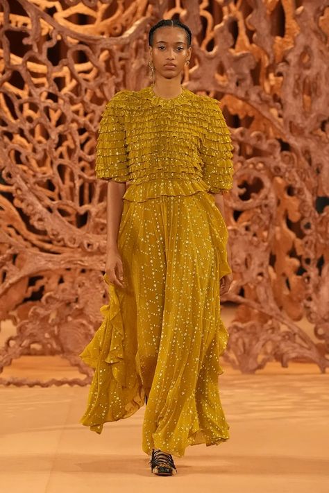 Ulla Johnson Fall 2024 Ready-to-Wear Collection | Vogue 2024 Runway, Nyc Boutiques, Chiffon Collection, Silk Chiffon Dress, Wardrobe Inspiration, Knitted Coat, Knit Sweatshirt, Signature Print, Winter 2024