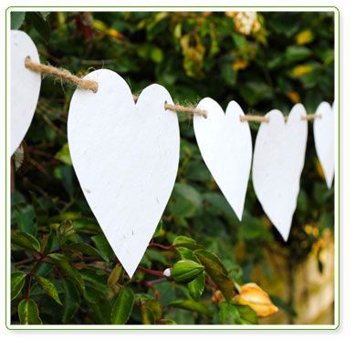 Heart Doilies, Bunting Tutorial, Paper Bunting, Diy Recycle, Paper Heart, Wildflower Wedding, Pink Yarn, Diy Room, Room Decorations