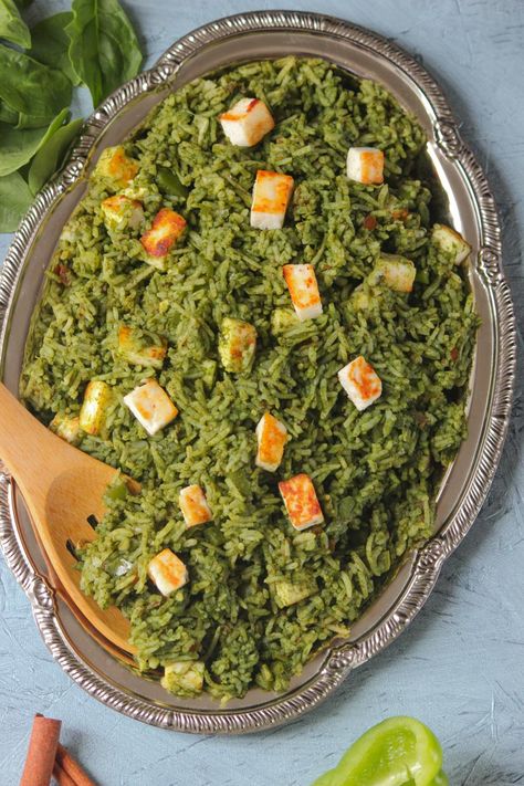 Rice With Spinach, Paneer Pulao, Pav Bhaji Masala, Indian Rice Recipes, Tomato Rice, Pulao Recipe, Cooked Rice, Rice Ingredients, Garlic Recipes