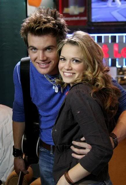 Tyler Hilton (Chris Keller) Bethany Joy Lenz (Haley James-Scott) - One Tree Hill Chris Keller One Tree Hill, Tyler Hilton, Blue Lyrics, Chris Keller, People Always Leave, Joy Lenz, Bethany Joy Lenz, Haley James, Haley James Scott