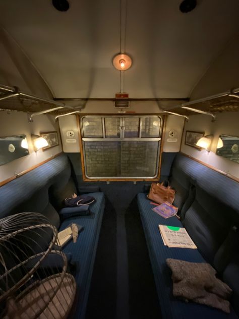 Harry Potter Visuals, Hogwarts Express Aesthetic, Hogwarts Dorm, Harry Potter Script, Hogwarts Train, Harry Potter Train, Aesthetic Harry Potter, Hogwarts Express Train, Hogwarts Dr