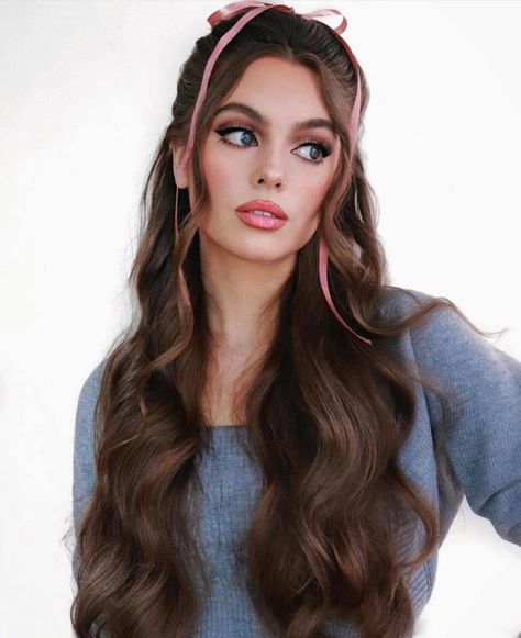 Eight Fabulous 60s Hairstyles You Can Totally Wear in 2021 1960 Hairstyles, 60s Hairstyles, 1960s Hair, 60s Hair, 70s Hair, Retro Hairstyles, Aesthetic Hair, Vintage Hairstyles, Mode Vintage