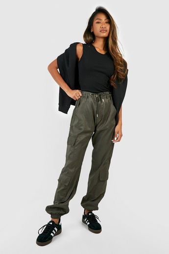 Womens Shell Cargo Pocket Jogger - green - 10 - Take military-inspired styling to the next level with these cute cargo pants. Typically cuffed at the ankle, these loosely cut cargo pants for women might be a new addition to our everyday closet, but they're one we will be keeping around. Featuring heavy pocket detailing ideal for carrying your things, these cargo pants' casual styling and comfortable fit give us inner-city streetwear vibes, and we can't get enough.Style: Cargo PantsDesign: PlainF Cuffed Cargo Pants Outfit, Joggers Styling, Cargo Joggers Outfits Women, Cargo Joggers Outfits, Safari Outfit Women, Cute Cargo Pants, Joggers Outfit Women, City Streetwear, Cargo Pants For Women