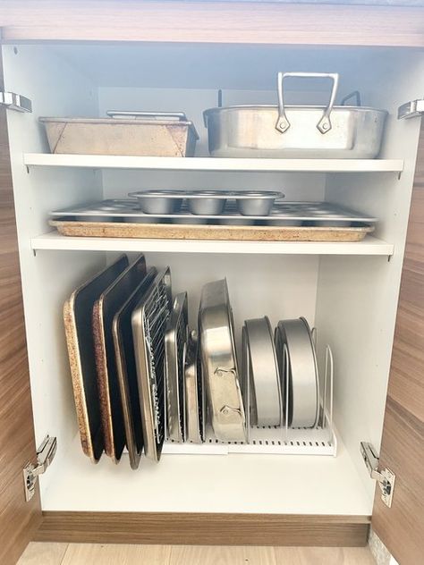 Pans Organization, Baking Supplies Organization, Baking Organization, Pantry Rack, Baking Storage, Baking Station, Kitchen Arrangement, Cookware Organization, Cooking Decorating