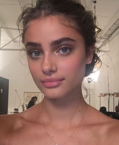 #taylor #hill #makeup #blush Spring Makeup Ideas, Taylor Hill Style, Taylor Marie Hill, Makeup For Teens, Taylor Hill, Spring Makeup, One Hair, Blue Eye Makeup, Makeup Revolution