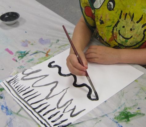 Cassie Stephens: In the Art Room: Teaching Line with Larry the Line! Kindergarten Painting, Kindergarten Paper, Kindergarden Art, Painting Lines, Line Art Lesson, Lines Painting, Kindergarten Art Lessons, Cassie Stephens, Kindergarten Songs