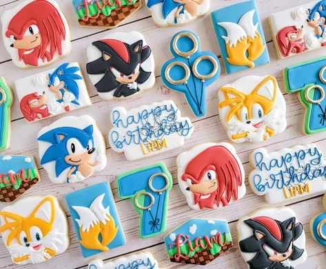 Sonic Cookies Decorated, Sonic Cookies, Sonic Birthday Cake, Hedgehog Cookies, Royal Icing Decorated Cookies, Cookie Birthday Party, Sonic Birthday Parties, Hedgehog Birthday, Sonic Party