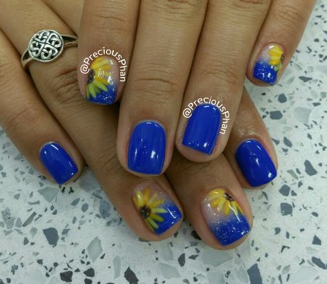 Blue nails with ombre and sun flowers nails Royal Blue And Sunflower Nails, Volleyball Nails, Royal Blue Nails, Sns Nails Colors, Yellow Nails Design, Squoval Nails, Sunflower Nails, Purple Acrylic Nails, Ombre Acrylic Nails