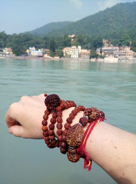 Rishikesh, Ganga Shiv Girl, Mahadev Picture, Rishikesh Ganga, Kada Design, Rudraksha Jewelry, Bhole Nath, Shiva Sketch, Rudra Shiva, Amazing Dp