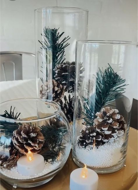 White Christmas Tree Ideas, Christmas Decora, Christmas Vases, Diy Christmas Tree Topper, Flocked Christmas Trees Decorated, Minimalist Christmas Tree, Pencil Christmas Tree, Dollar Tree Christmas, Traditional Christmas Tree