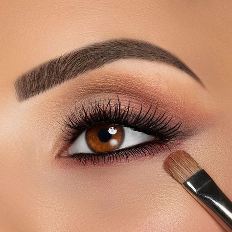 @diegodallapalma_official • Instagram photos and videos Traditional Eye Makeup, Natural Everyday Makeup, Blending Eyeshadow, Flat Shapes, Eye Brushes, Eye Pencil, Everyday Makeup, Pure Gold, Makeup Brushes