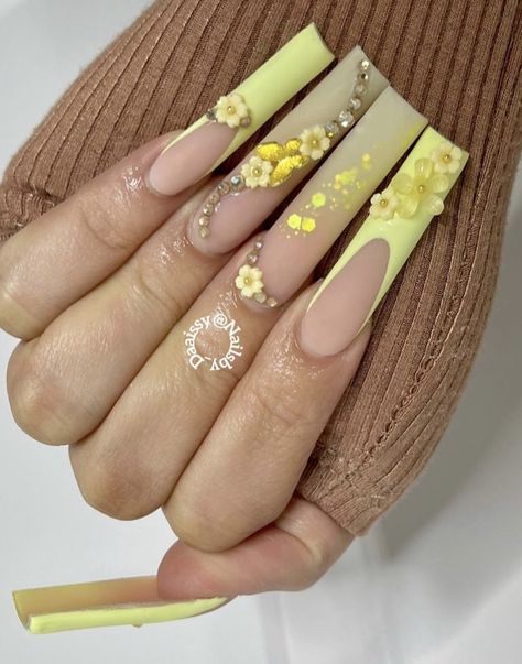 Yellow Elegant Nails, Yellow Quinceanera Nails, Yellow Quince Nails, Nails Corte, Yellow Spring Nails, Nail Art Designs Short, Burgundy Acrylic Nails, Short Nails Ideas, Quinceanera Nails