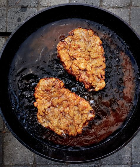 Don't make these common mistakes when dredging, breading, and frying at home. Veal Cutlet Recipes, Bread Cutlet, Beef Cutlets, Veal Cutlet, Veal Recipes, Main Dish Casseroles, Cutlets Recipes, Fried Steak, Chicken Fried Steak